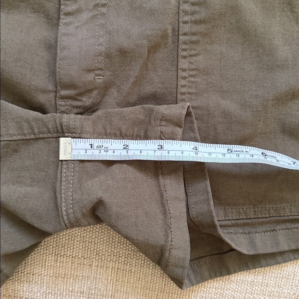 Pistola Utility Shorts Khaki Rear Flap Button Close pockets 3.5” inseam - Picture 10 of 12